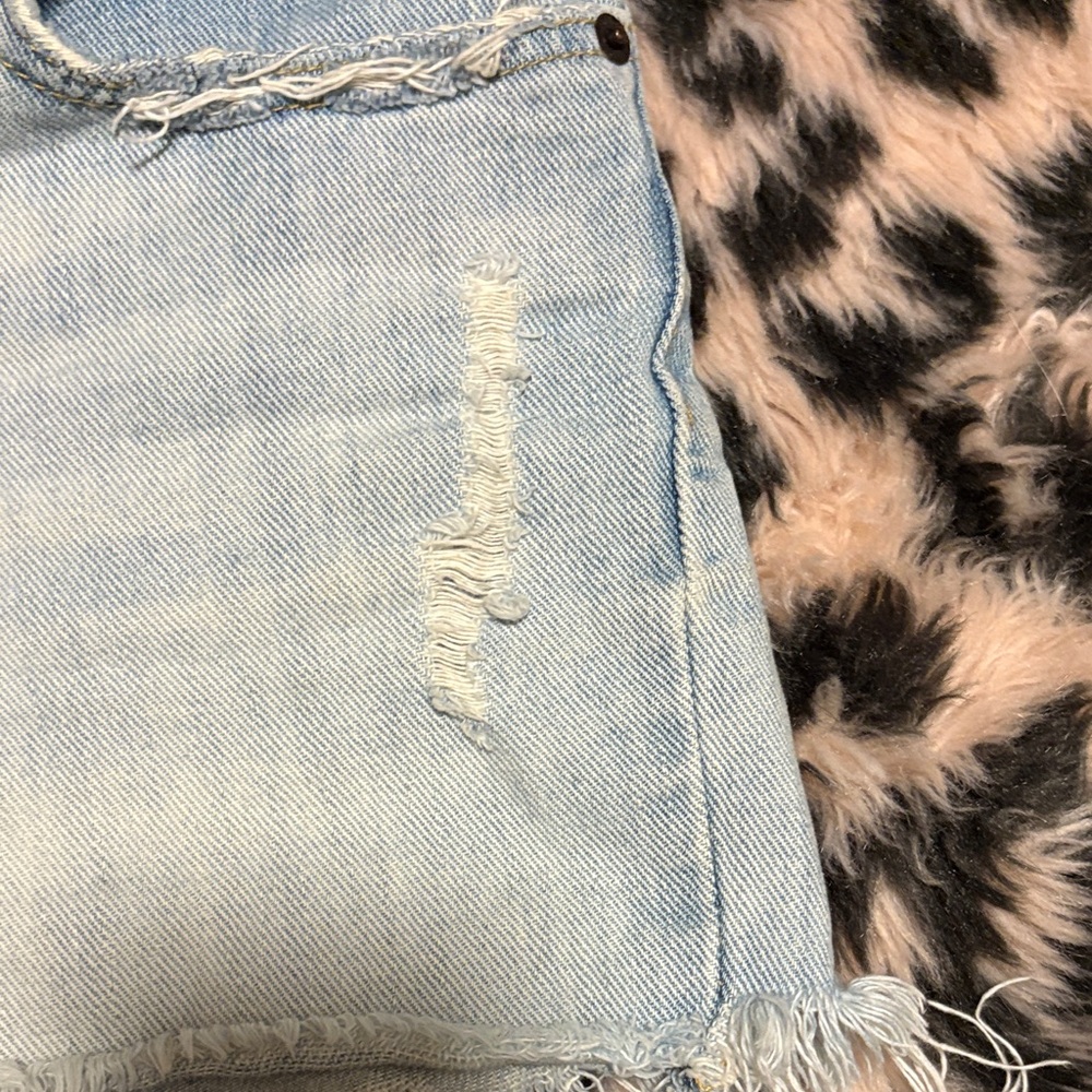 GAP Retro Light Blue Jean Shorts - Picture 5 of 5